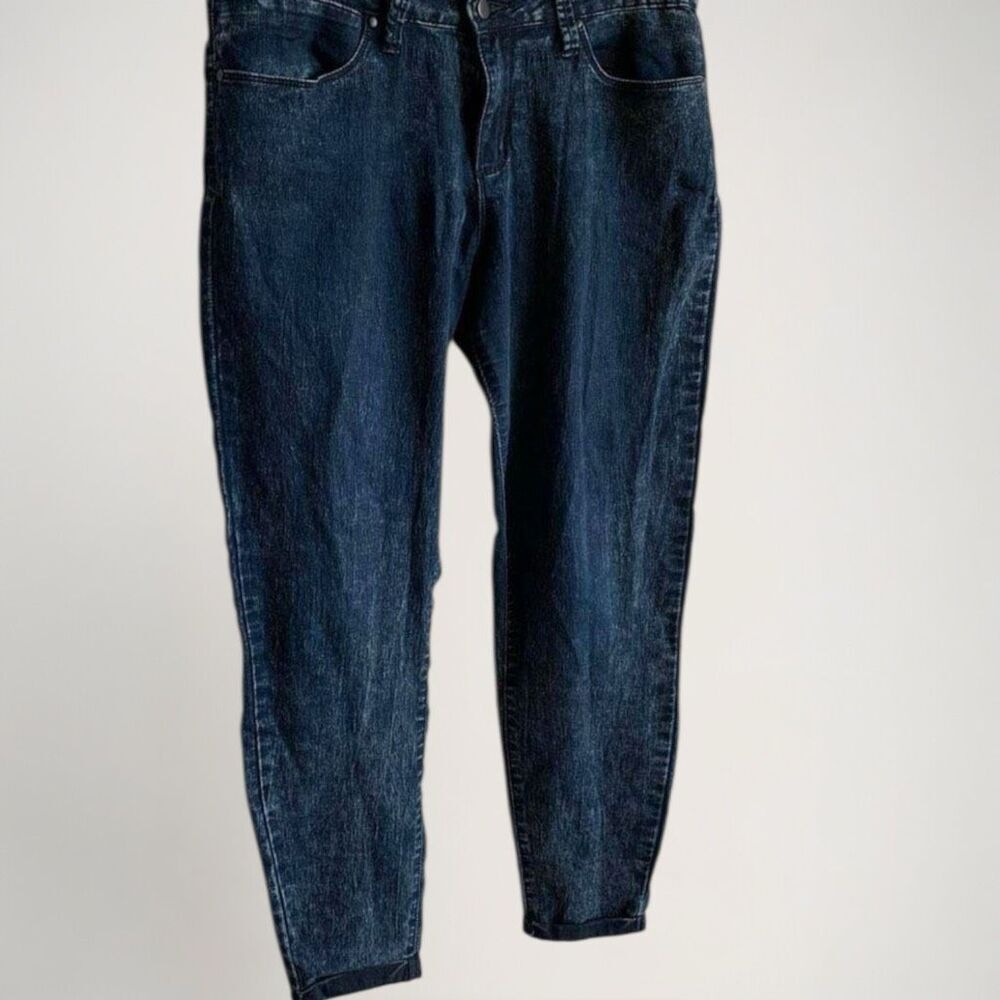 Forever 21 Womens Dark Acid Wash Capri‎ Mid Rise Denim Jeans Size 31 Stretchy